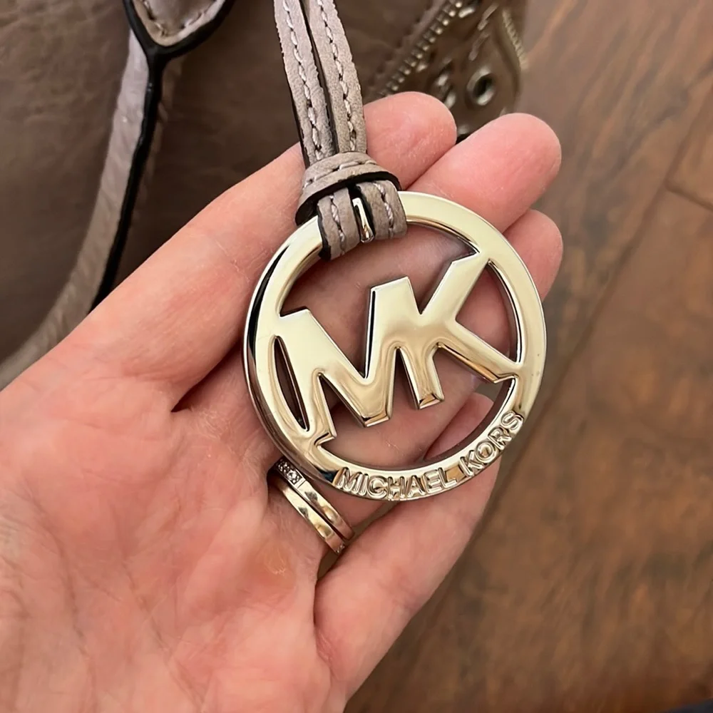 Like New Michael Kors Leather Satchel. $498 retail - Picture 6 of 15